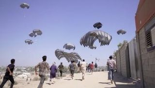 الإنزال الجوي الـ70 لأهل غزة