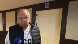 لقطة من فيديو للحظة وصول سيرغي لافروف إلى ألاسكا