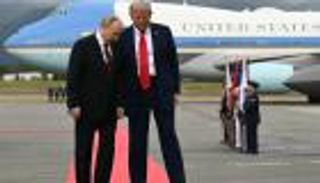 قمة ترامب وبوتين.. سيارة وضحكات وتصفيق