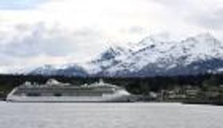 بين قمة ترامب-بوتين وموجة سياحية قياسية.. ألاسكا نجم في سماء العالم