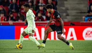 جانب من مباراة مايوركا وبرشلونة الموسم الماضي