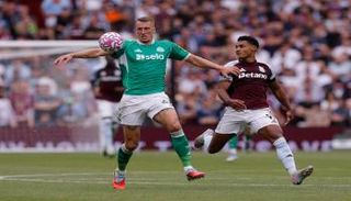 جانب من مباراة أستون فيلا ونيوكاسل