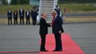 ترامب وبوتين.. لغة الجسد تحرك «لعبة الشطرنج»