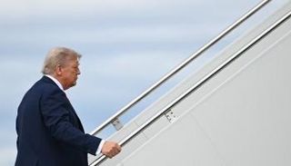 ترامب مغادرا عقب قمة ألاسكا