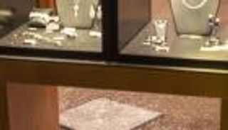 سرقة مجوهرات بمليوني دولار في أقل من دقيقتين