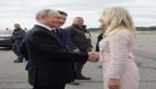 ودعت بوتين حتى طائرته.. من هي سيدة البروتوكول بالبيت الأبيض؟