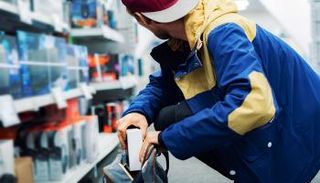 تفاصيل سرقة المتاجر في بريطانيا
