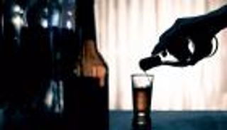 القبض على 67 متهما بسبب «كحول ملوث» بعد وفاة 23 شخصا بالكويت