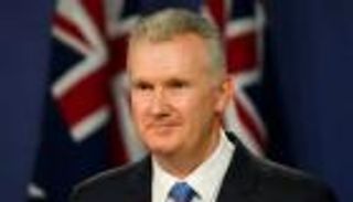 «لا نريدك هنا».. أستراليا تلغي تأشيرة عضو بالكنيست الإسرائيلي