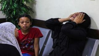 رد فعل امرأة فلسطينية على مقتل أحد أقربائها جنوب غزة 