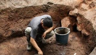 جانب من أعمال التنقيب في القاعدة