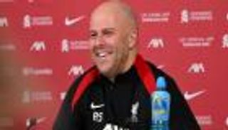 قبل مواجهة نيوكاسل.. مدرب ليفربول يشعل التكهنات حول إيزاك