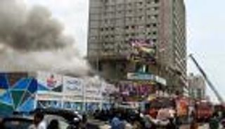 انفجار مروع في كراتشي.. مقتل 4 وإصابة العشرات بمستودع ألعاب نارية