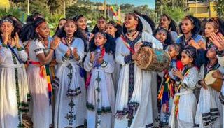 مشهد من مهرجان الفرح الأنثوي