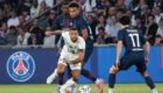 بعد التألق أمام باريس.. بلقبلة يكشف موقفه من منتخب الجزائر