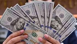 الدولار الأمريكي - صورة أرشيفية 