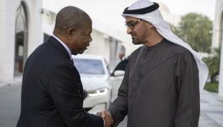 الشيخ محمد بن زايد آل نهيان ورئيس أنغولا في لقاء سابق بأبوظبي