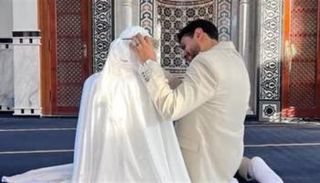 جلسة تصوير زفاف أمام القبلة