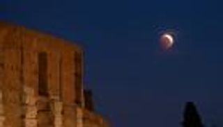 متى يبدأ خسوف القمر الكلي في مصر 2025 ومتى ينتهي؟ التفاصيل الكاملة