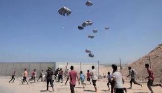 إنزال مساعدات فوق غزة