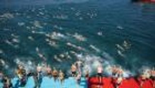 اختفاء سبّاح روسي خلال سباق البوسفور يثير استنفاراً واسعاً