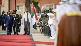 الشيخ محمد بن زايد آل نهيان رئيس دولة الإمارات ورئيس أنغولا