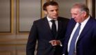 ماكرون أمام اختبار صعب.. حكومة الأقلية تواجه خطر السقوط