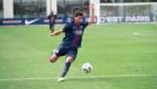 من الألم إلى الأمل.. لاعب تونسي يهزم «مرض» ميسي ويقترب من باريس