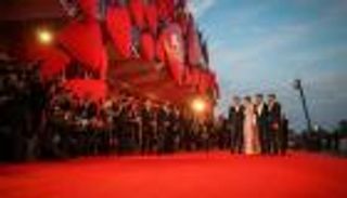 انطلاق مهرجان فينيسيا السينمائي 82.. عرض افتتاحي لفيلم «LA GRAZIA»