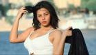 199 فيديو فاضح وزجاجة ويسكي.. القبض على البلوغر المصرية بسنت محمد