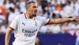 بن ناصر يفرض قبضته الحديدية على ميلان لاختيار ناديه الجديد