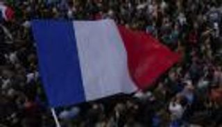 فرنسا ليست اليونان.. لماذا تثق باريس باقتصادها رغم الديون الضخمة؟