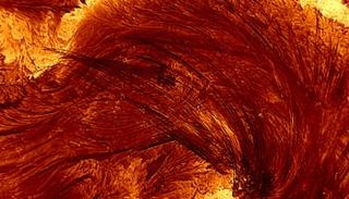 تصوير أصغر الحلقات المغناطيسية في تاج الشمس للمرة الأولى.