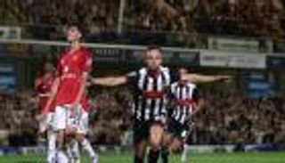 دون أن يواجهه.. كيف خلد غريمسبي اسمه في ذاكرة يونايتد قبل 86 عاما؟