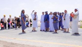 أبناء شبوة يحتفون بانطلاق مشروع الطاقة الشمسية