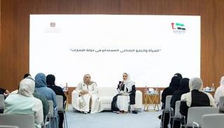جانب من الجلسة الحوارية