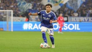 سفيان الفوزي، الوافد الجديد على شالكه