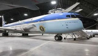 طائرة الرئاسة الأمريكية التي أقلت 8 رؤساء