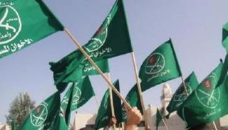 أنصار الإخوان يرفعون رآيات التنظيم - أرشيفية