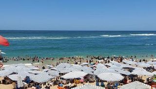 شاطئ بالإسكندرية