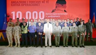 الفرق المشاركة في إخماد حرائق الغابات