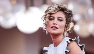 تسريحات النجمات في مهرجان فينيسيا