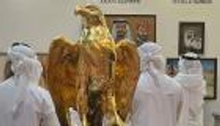 الألماس يروي الحكاية.. أعمال فنية بملايين الدراهم تبهر زوار معرض أبوظبي للصيد والفروسية