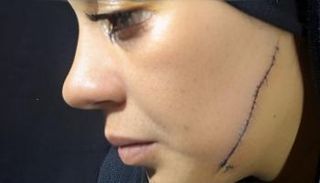 القبض على مطلقة اعتدت على عروس طليقها