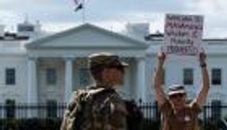 تصاعد «معركة» نشر الجيش الأمريكي بالداخل.. حاكم إلينوي يحذر من «غزو»