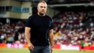 بعد رحلة مدريد المخيبة.. فليك يحذر برشلونة من الغرور