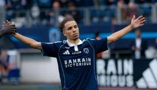 قبال نجم باريس إف سي