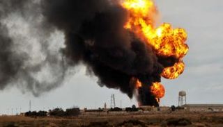 حريق في حقل نفطي بليبيا - أرشيفية