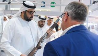 ولي عهد أم القيوين يزور معرض أبوظبي الدولي للصيد والفروسية