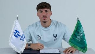 يوسف أكتشيشيك مدافع الهلال الجديد